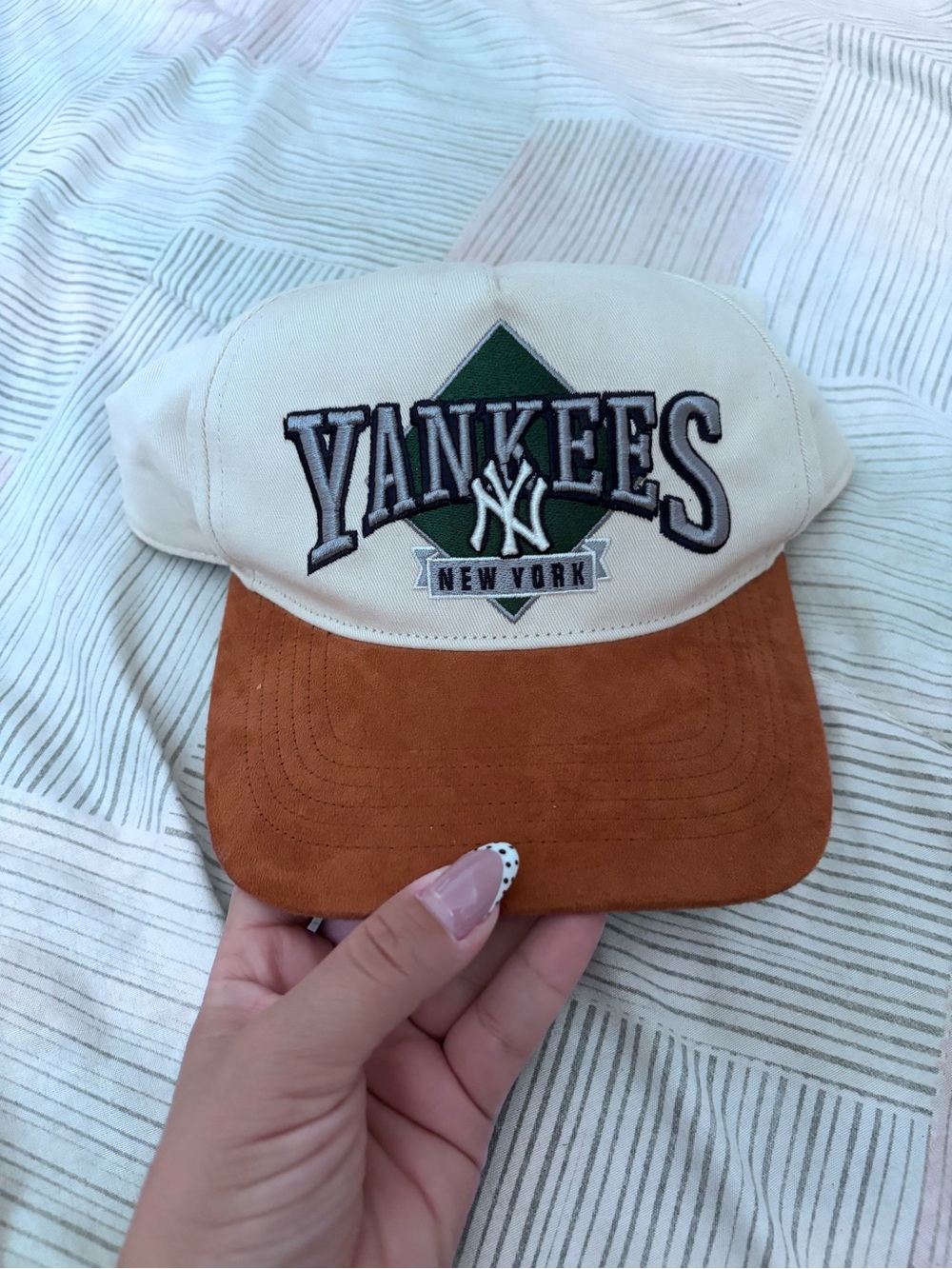 '47 Kids Yankees Two-Tone Cap in Cream & Brown